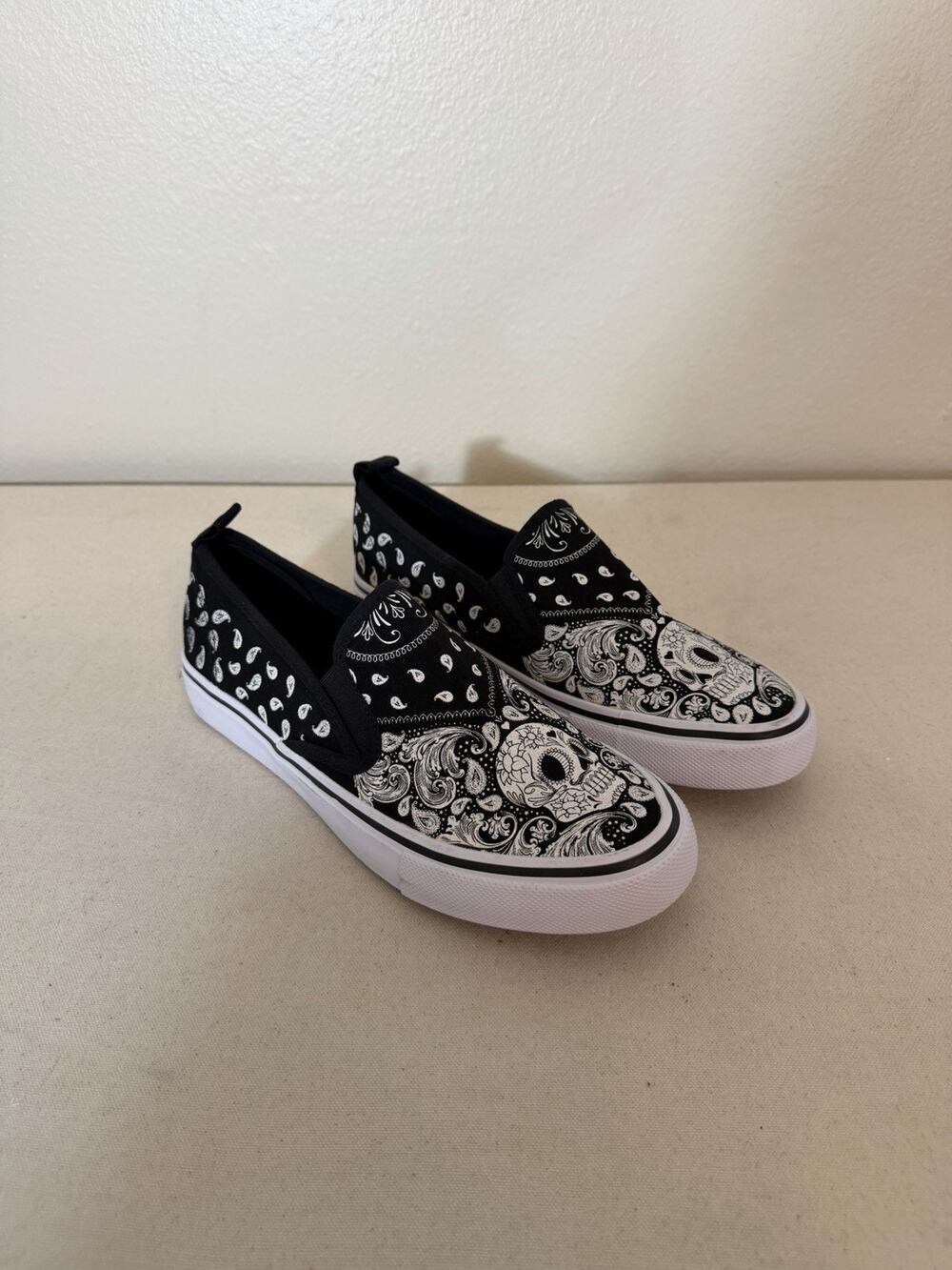 Hot Topic Slip-On Black and White Skull Shoes Mens Size 9 Womans Size 10.5 NWOT